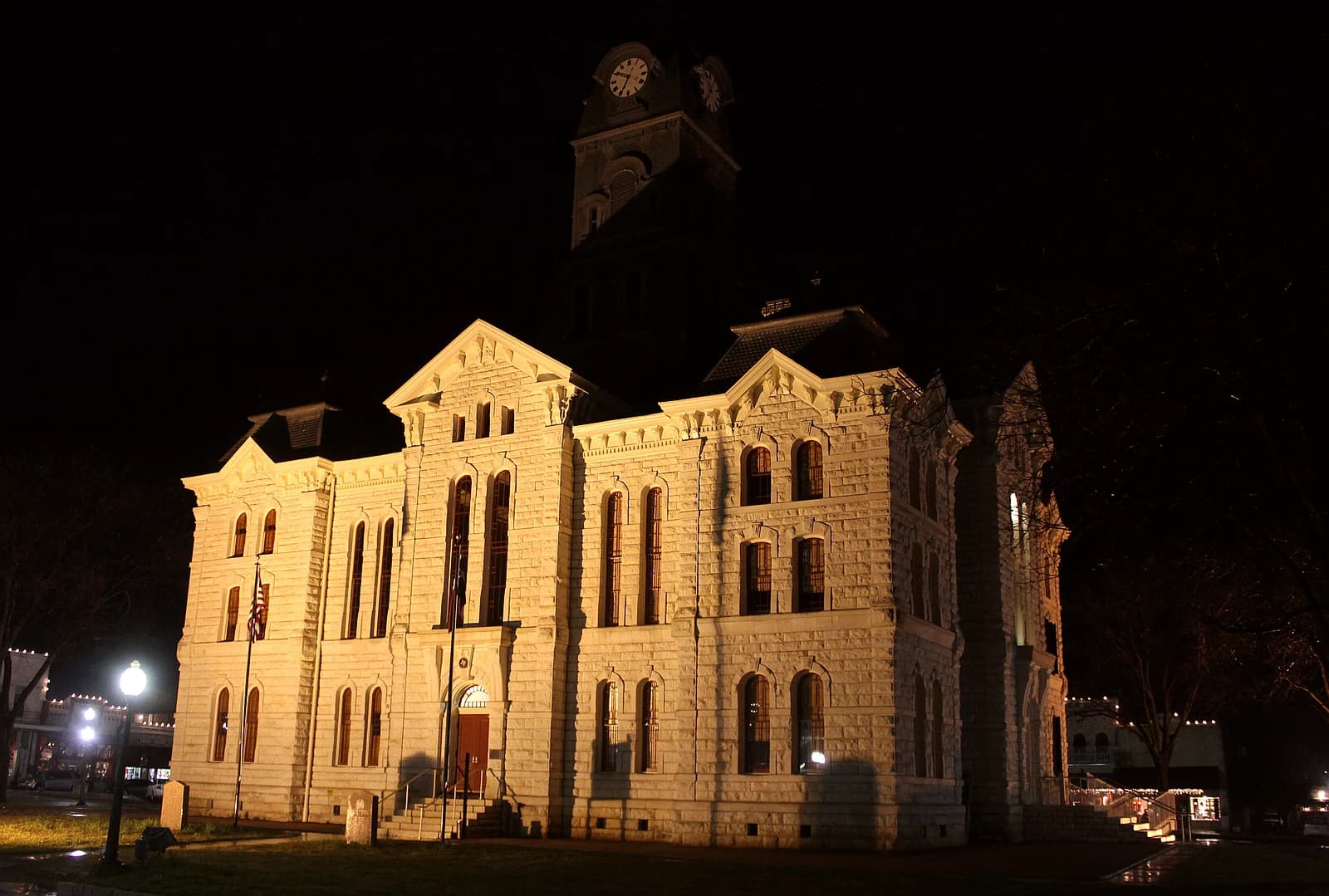 Historic Granbury Square with shops and restaurants surrounding the courthouse